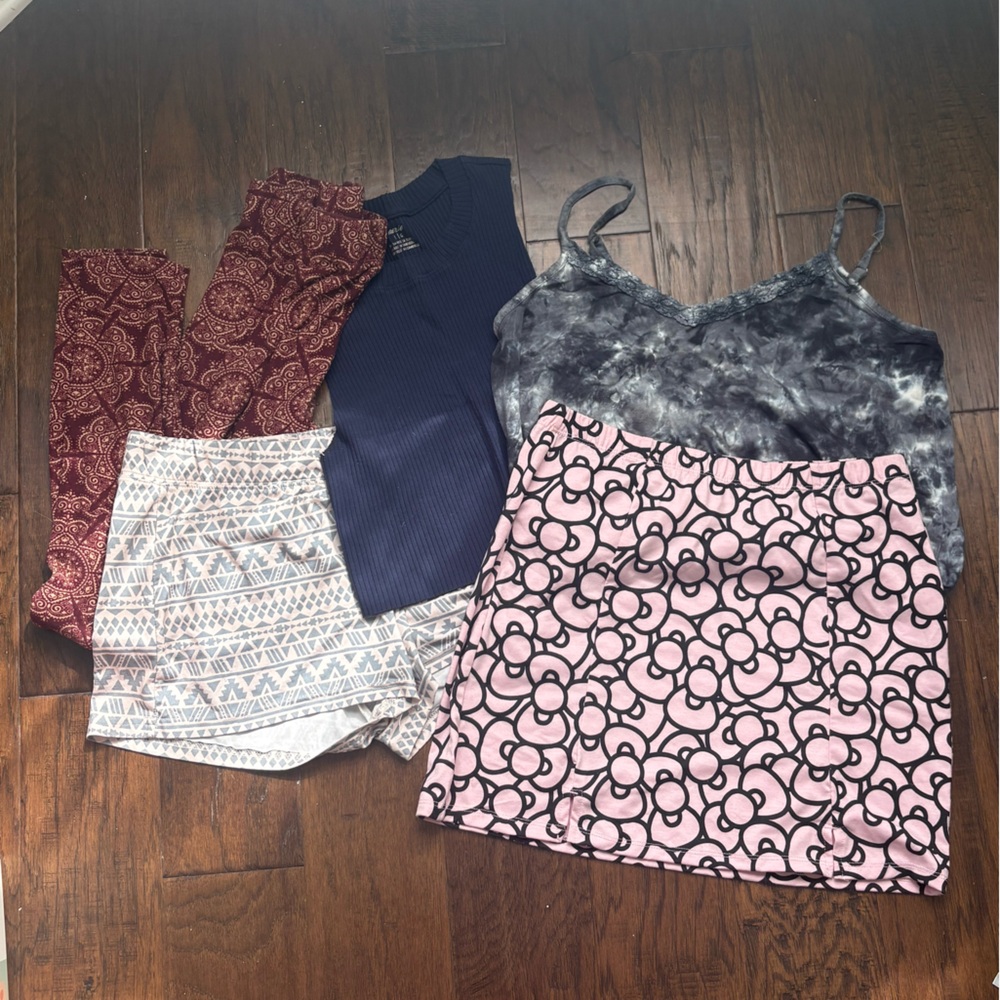 M/L Bundle Aerie Lula Roe Sanrio Mudd Etc